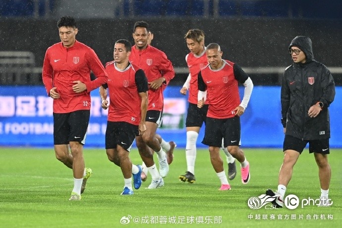 阿洛伊西:战术调整本赛季首现 韦世豪表态全力争胜 阿洛伊西:战术调整本赛季首现 韦世豪表态全力争胜