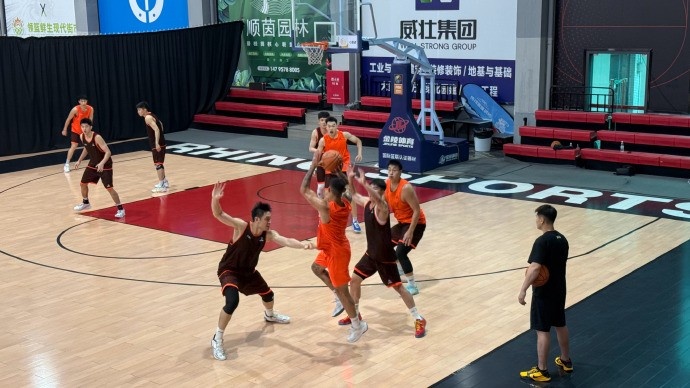 董灏确定加盟香港金牛 上季为上海男篮出战1场得2分4篮板2助攻 董灏确定加盟香港金牛 上季为上海男篮出战1场得2分4篮板2助攻