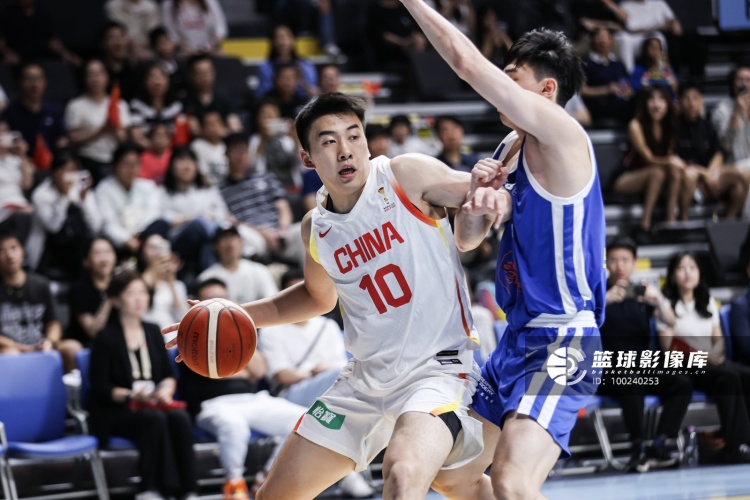 中乌二番战首发出炉 廖三宁领衔五将先发 中乌二番战首发出炉 廖三宁领衔五将先发