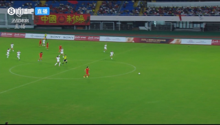 方珍珠过门将打空门 U17女足2-0领先皇马 方珍珠过门将打空门 U17女足2-0领先皇马