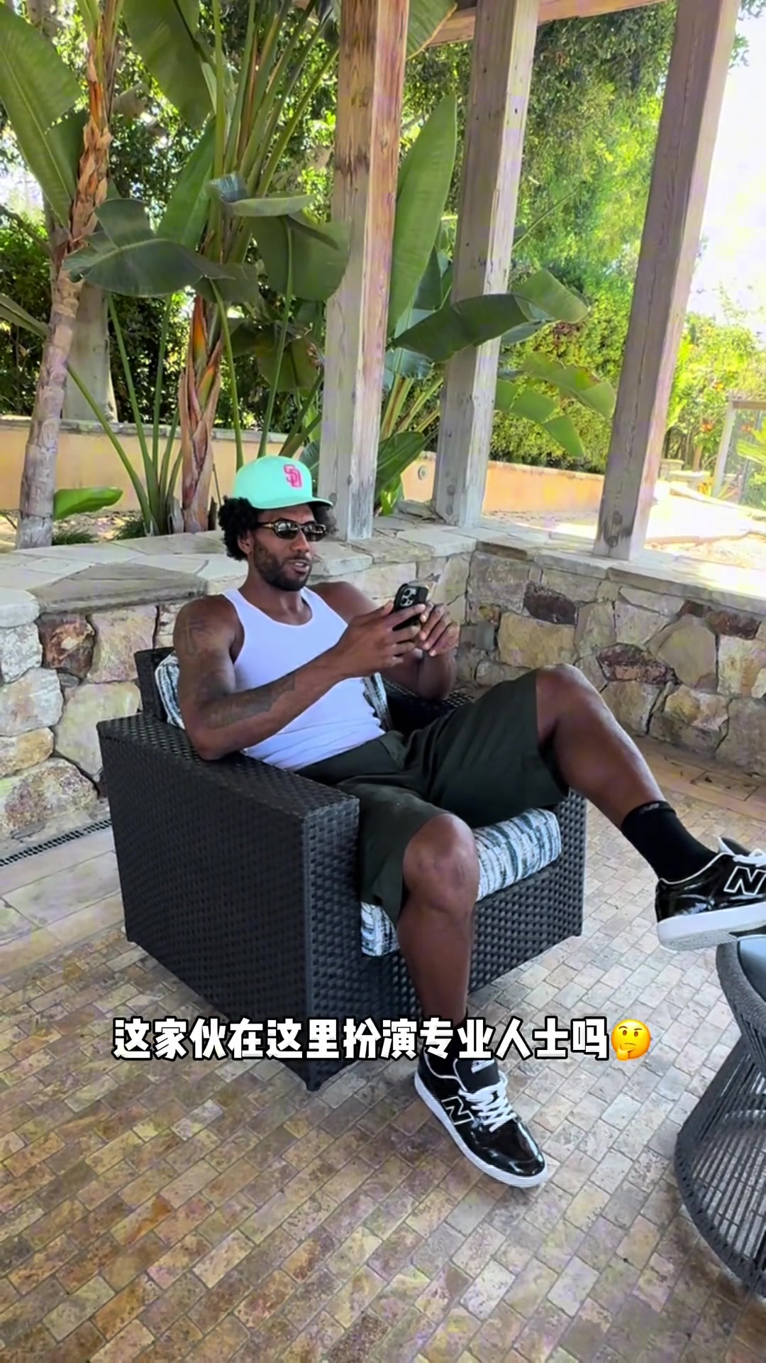 伦纳德:白晶在乔治头上砍60分 在我头上得不了10分 伦纳德:白晶在乔治头上砍60分 在我头上得不了10分