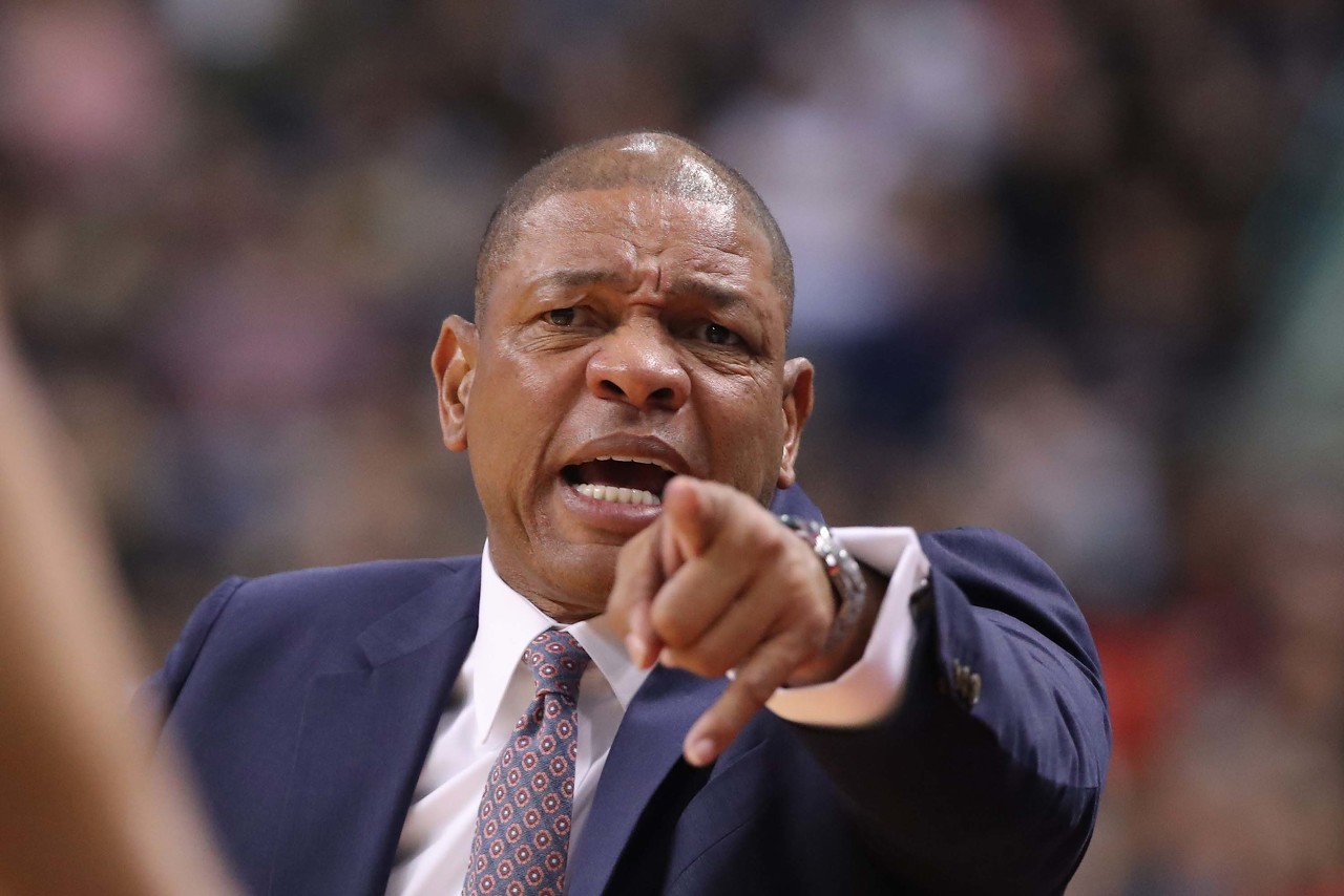 里弗斯进名人堂却被全网群嘲 3次3-1领先遭翻盘成NBA历史笑柄 里弗斯进名人堂却被全网群嘲 3次3-1领先遭翻盘成NBA历史笑柄
