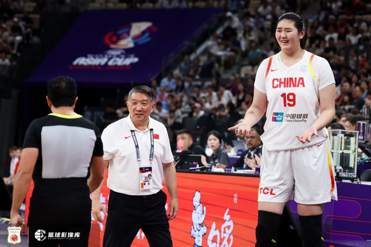 宫鲁鸣:世界杯是中期大考 中国女篮携全阵容出征 宫鲁鸣:世界杯是中期大考 中国女篮携全阵容出征