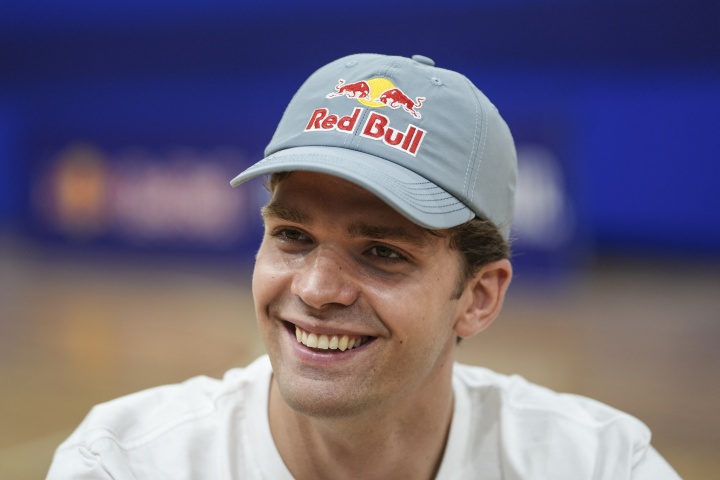 比贝罗维奇:进NBA是起点,目标是成为独行侠最可信赖球员 比贝罗维奇:进NBA是起点,目标是成为独行侠最可信赖球员