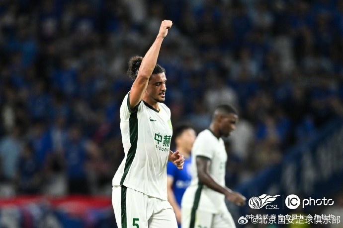 侯森多次扑救力保城门 国安客场3-0完胜申花 侯森多次扑救力保城门 国安客场3-0完胜申花