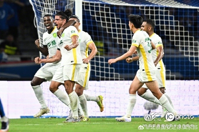 侯森多次扑救力保城门 国安客场3-0完胜申花 侯森多次扑救力保城门 国安客场3-0完胜申花