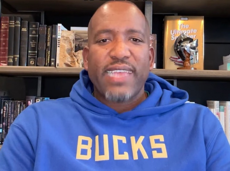 迈克尔·里德公开质疑克莱:NBA球员不该把名声交给网红 迈克尔·里德公开质疑克莱:NBA球员不该把名声交给网红