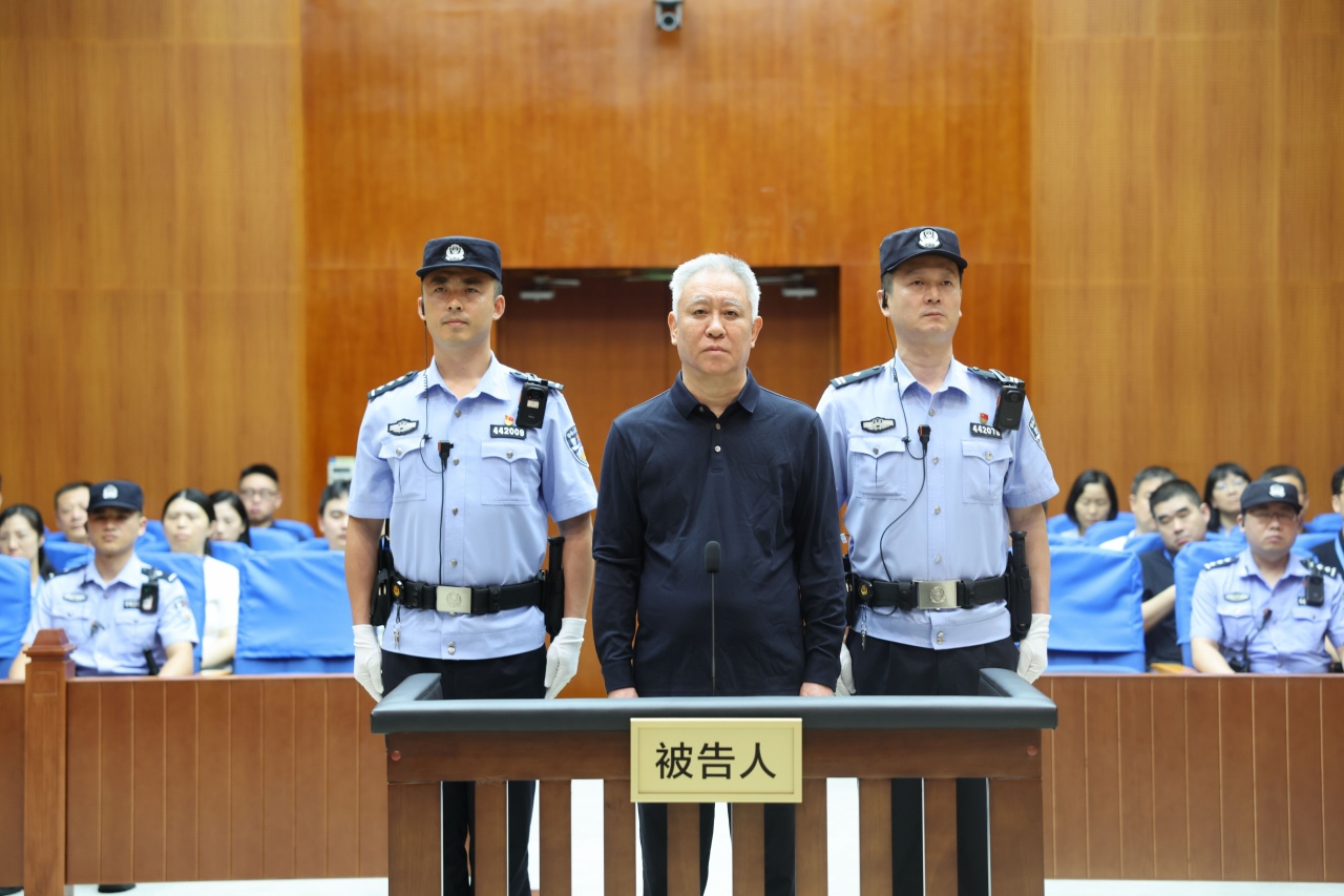 许家印一审无期 剥夺政治权利终身 许家印一审无期 剥夺政治权利终身
