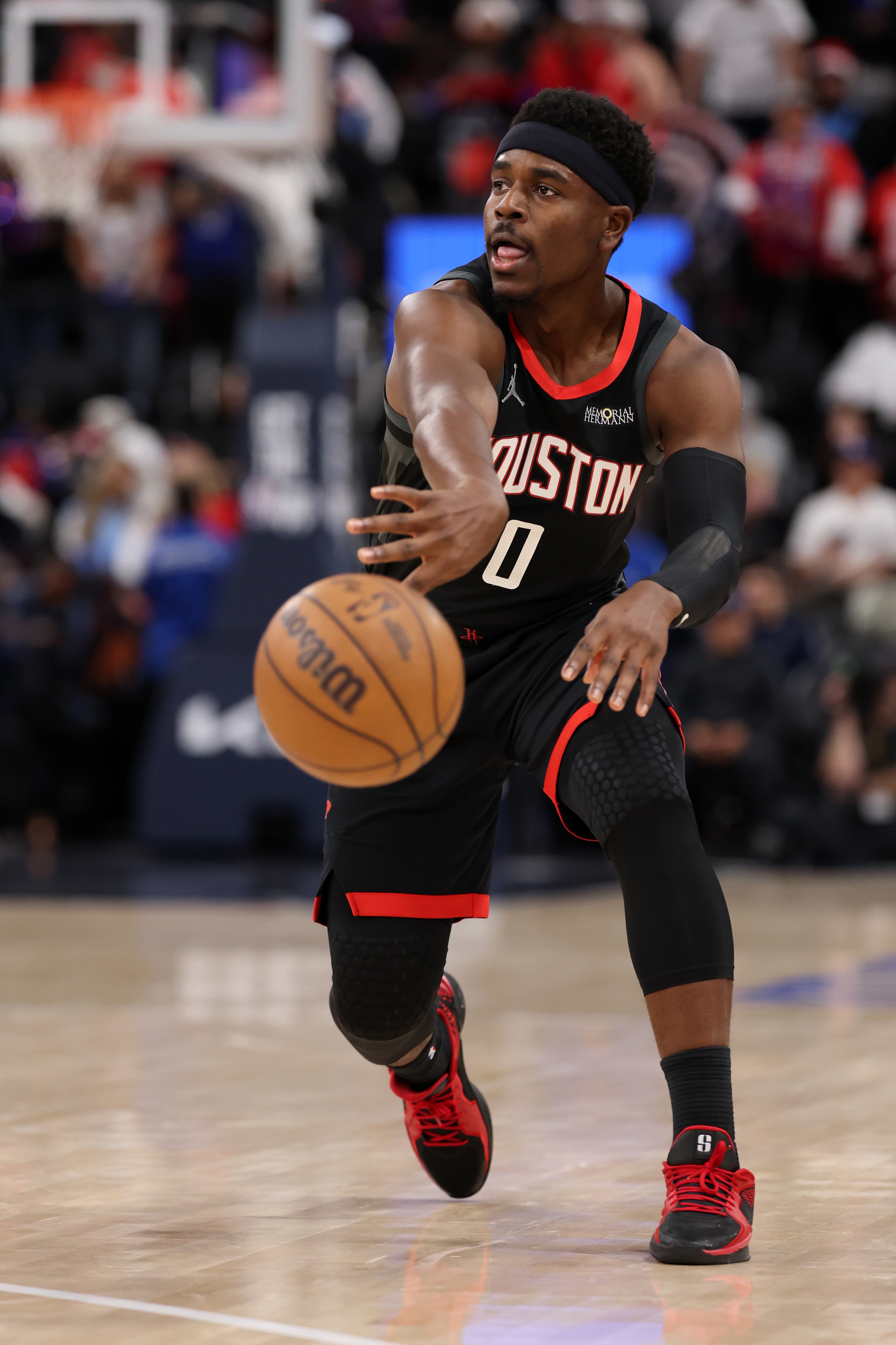 阿隆·霍勒迪合同含NBA退出条款 可随时重返美国 阿隆·霍勒迪合同含NBA退出条款 可随时重返美国