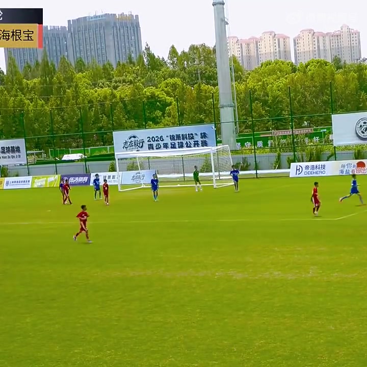 吕文君微博力挺小个子球员:青训不为成绩就要培养崇明梅西 吕文君微博力挺小个子球员:青训不为成绩就要培养崇明梅西