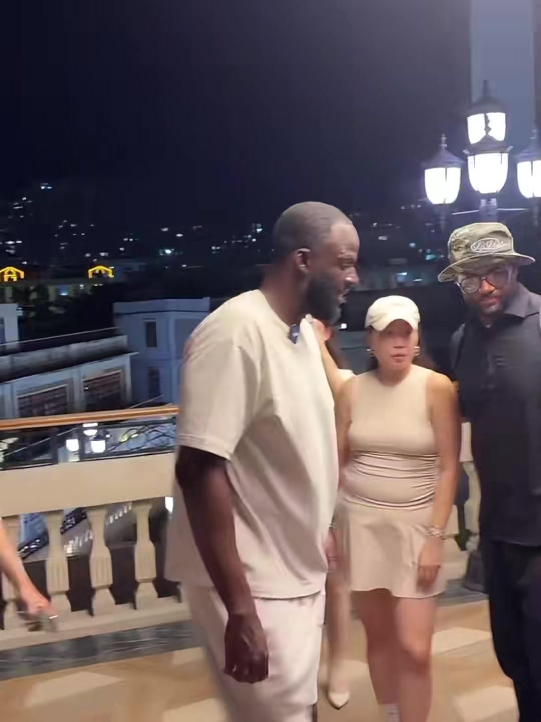 追梦格林汕头行打卡小公园 品潮汕功夫茶赏夜景