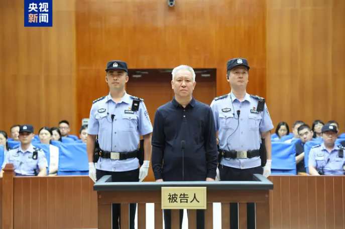 许家印一审获无期徒刑 广州恒大从2.58亿赢球奖金到解散 许家印一审获无期徒刑 广州恒大从2.58亿赢球奖金到解散