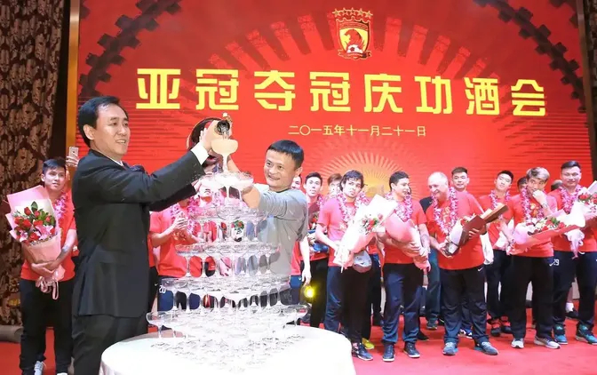 许家印一审获无期徒刑 广州恒大从2.58亿赢球奖金到解散 许家印一审获无期徒刑 广州恒大从2.58亿赢球奖金到解散