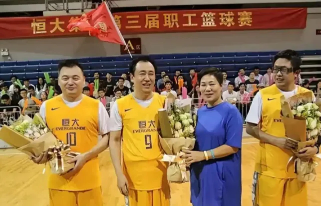 许家印一审获无期徒刑 广州恒大从2.58亿赢球奖金到解散 许家印一审获无期徒刑 广州恒大从2.58亿赢球奖金到解散