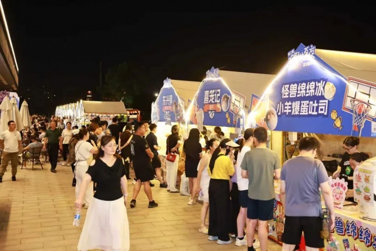 超三联赛靖江赛区日均客流1.5万人次 带动全域消费超20万 超三联赛靖江赛区日均客流1.5万人次 带动全域消费超20万