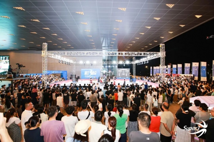 超三联赛靖江赛区日均客流1.5万人次 带动全域消费超20万 超三联赛靖江赛区日均客流1.5万人次 带动全域消费超20万