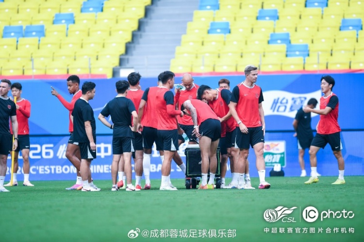 阿洛伊西:进攻端数据不错,定位球仍是重点打磨环节 阿洛伊西:进攻端数据不错,定位球仍是重点打磨环节