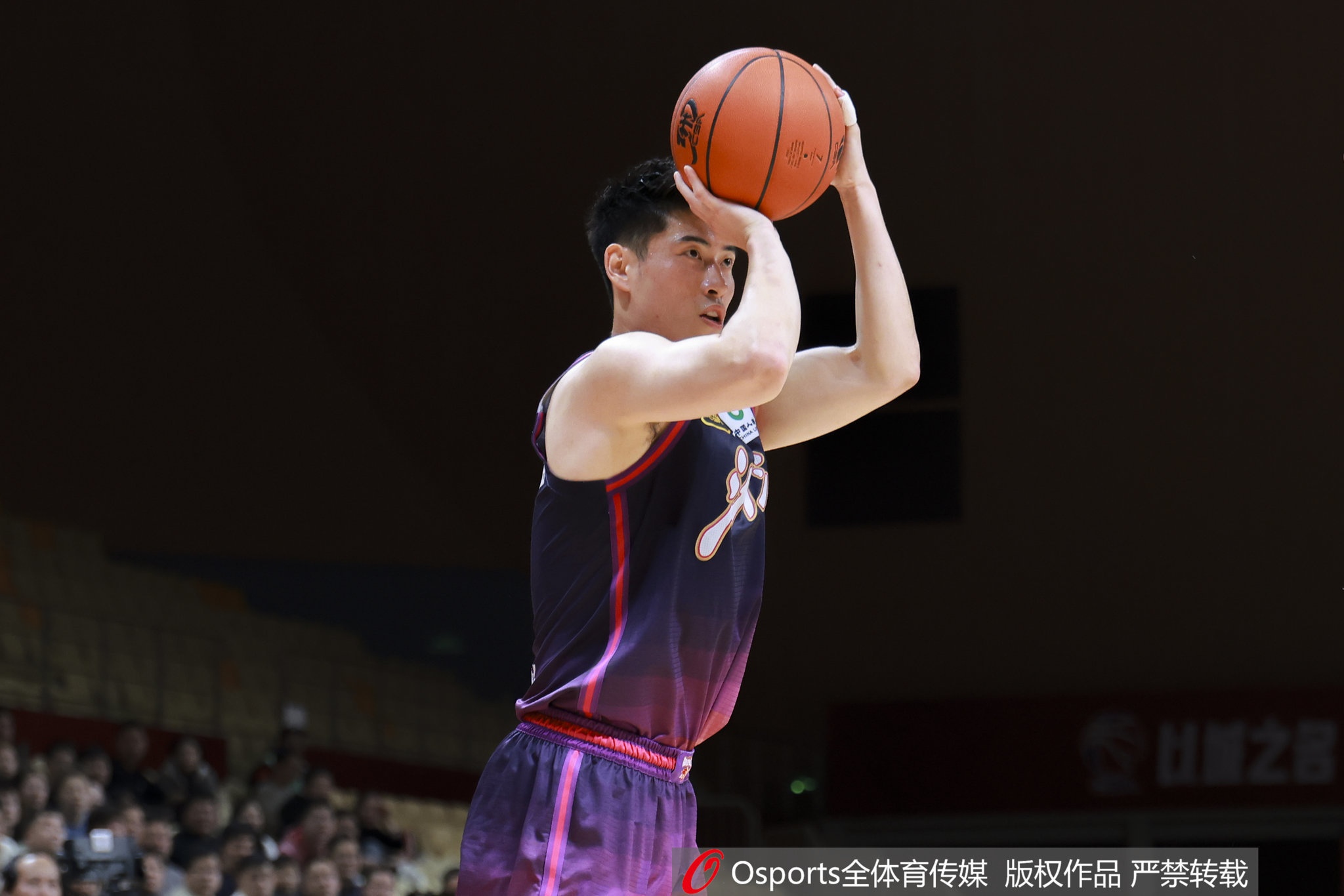 浙江男篮空出顶薪名额 去年满额致王奕博被青岛挖走 浙江男篮空出顶薪名额 去年满额致王奕博被青岛挖走