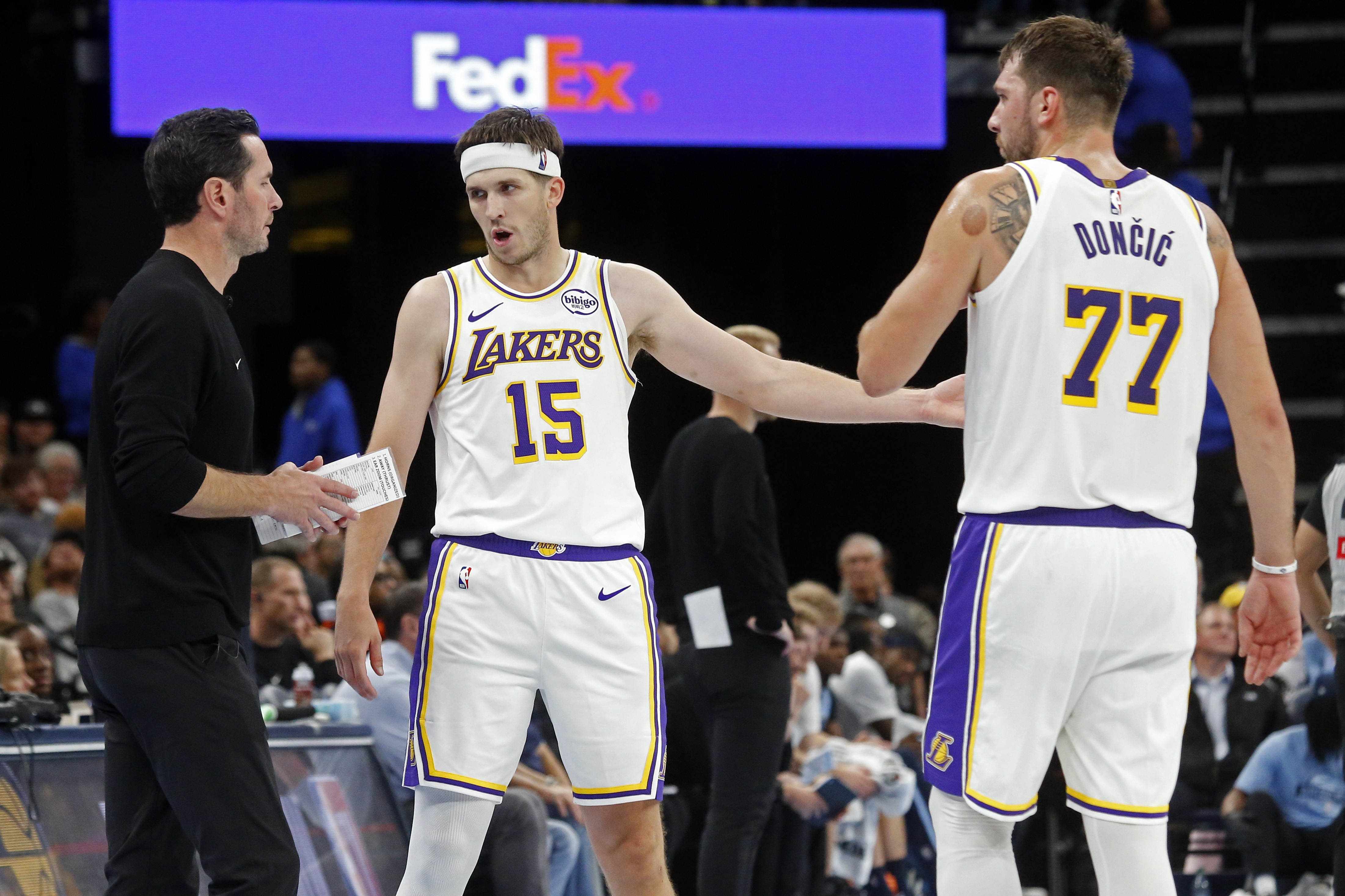 老詹离队湖人或将失去主场优势 东契奇能否抬高球队季后赛上限? 老詹离队湖人或将失去主场优势 东契奇能否抬高球队季后赛上限?