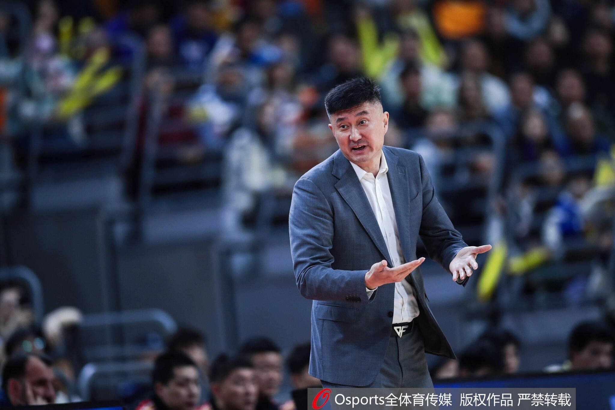 媒体人:广东男篮把杜锋升为总教练 挂个名也不让其他队挖人 媒体人:广东男篮把杜锋升为总教练 挂个名也不让其他队挖人