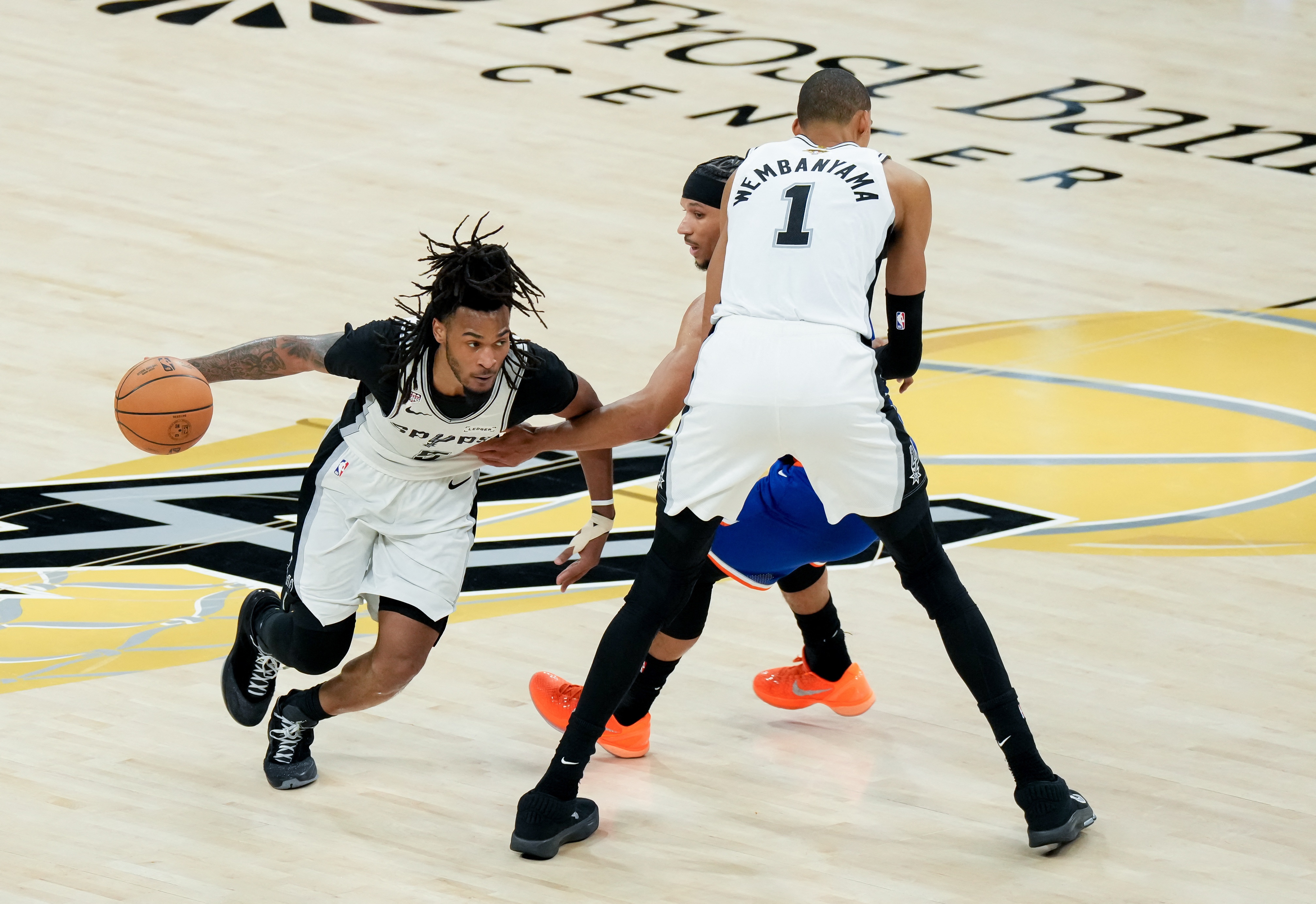 卡斯尔训练师:他是NBA最好的外线球员 休赛期进行了投篮训练 卡斯尔训练师:他是NBA最好的外线球员 休赛期进行了投篮训练